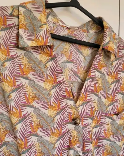 Blusa estampada de hojas tropicales - miniatura 3