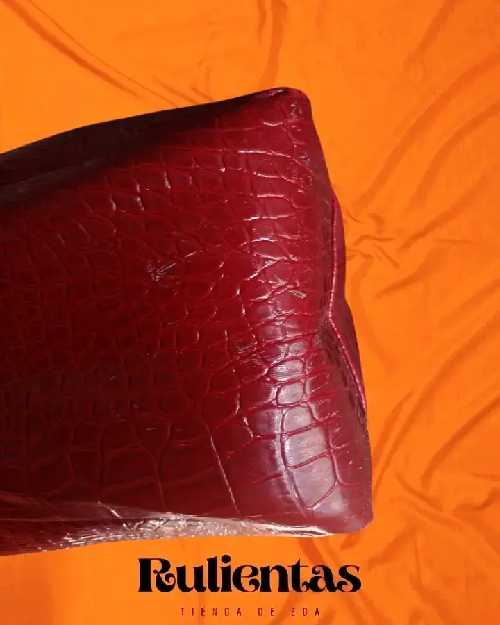 Bolso tote grande rojo de cuero sintético - 6