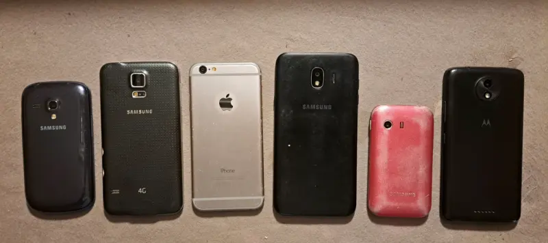 Lote de 6 teléfonos móviles Samsung, iPhone y Moto C - 2