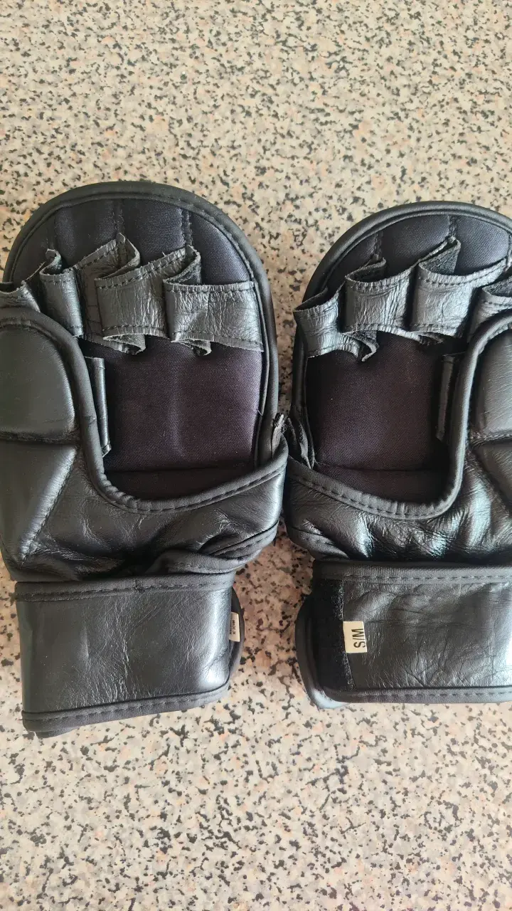 Guantes de boxeo UFC Gym negros - 2