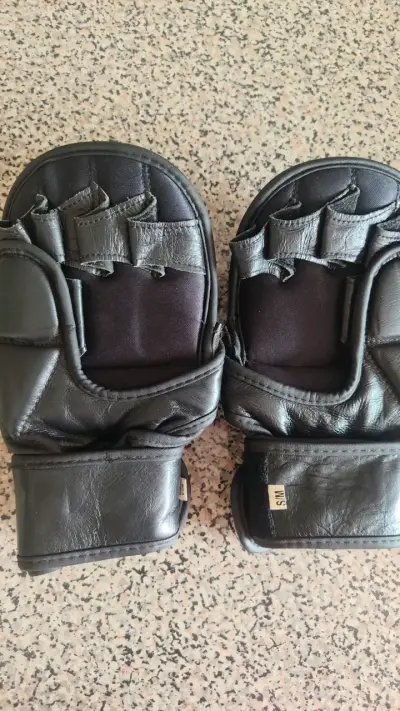 Guantes de boxeo UFC Gym negros - miniatura 2