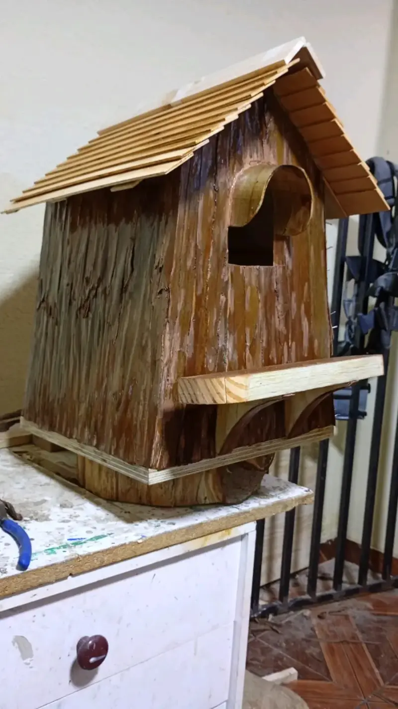 Casita de Madera para Aves con Diseño Rústico - 5