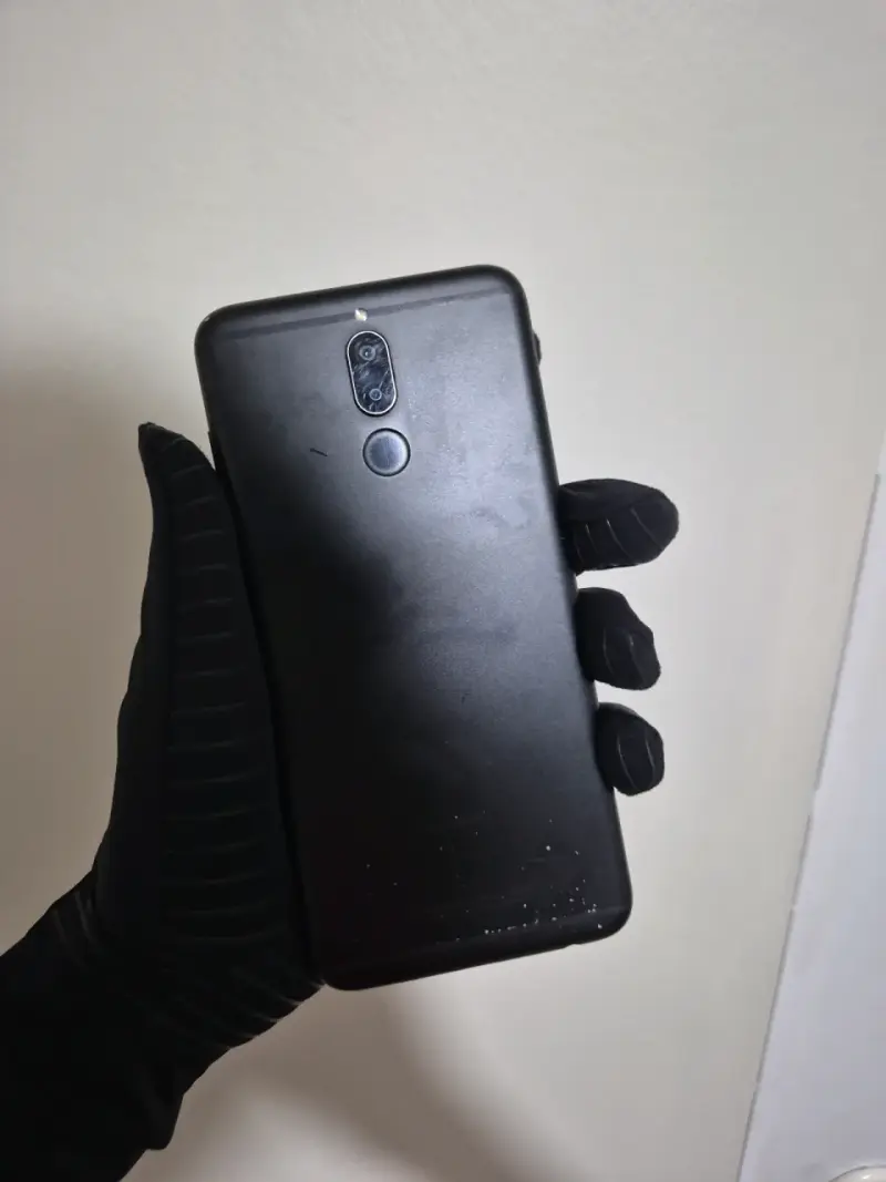 Smartphone Huawei con doble cámara trasera - 1
