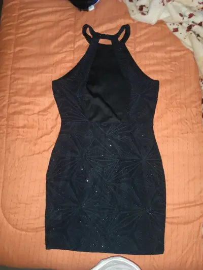 Vestido corto negro con espalda descubierta - miniatura 3