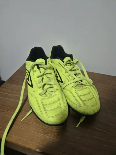 Zapatillas de fútbol Umbro amarillo neón - miniatura 1