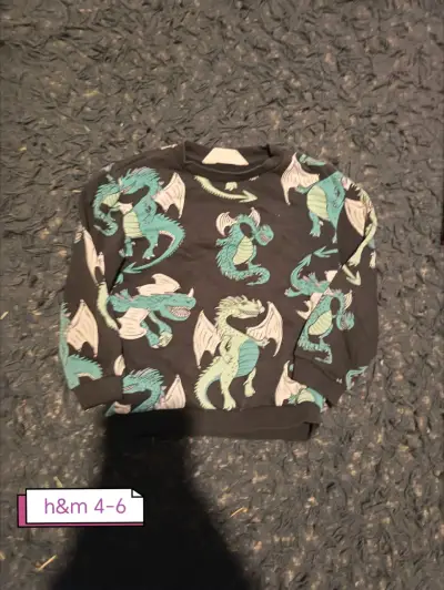 Polera infantil con diseño de oso y montaña - miniatura 2