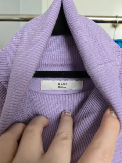 Suéter lila de cuello alto con botones Alaniz - miniatura 6