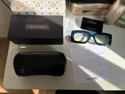 Dupe lentes Chanel con estuche - miniatura 1
