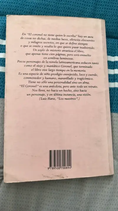 Libro 'El coronel no tiene quien le escriba' de Gabriel García Márquez - miniatura 3