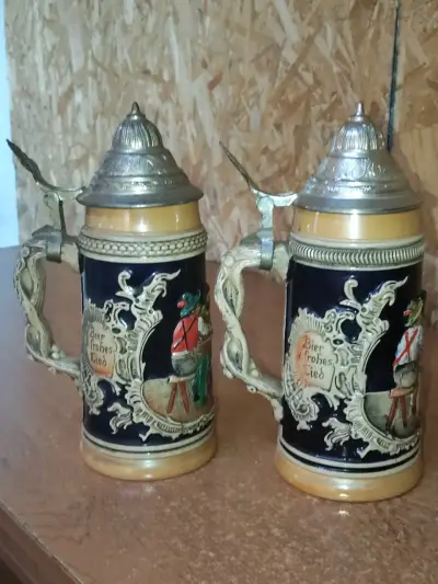 Jarras de cerveza alemanas con tapa metálica - miniatura 1