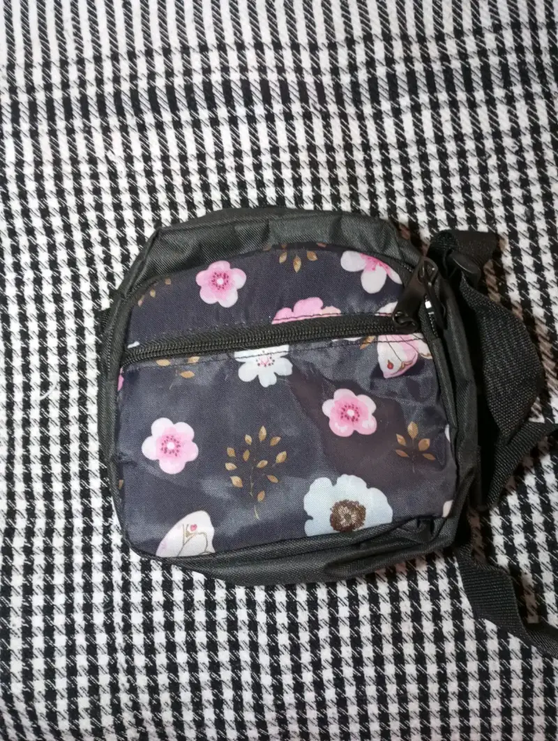 Bolso bandolera floral con mariposas - 1