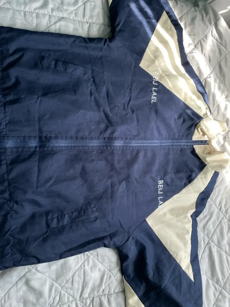Chaqueta deportiva azul y beige con cierre - 2