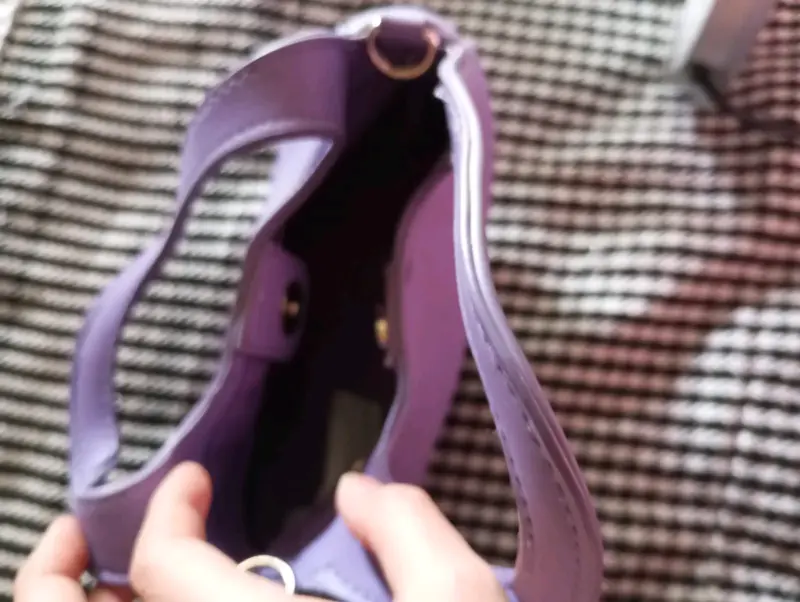 Bolso de mano morado elegante - 2