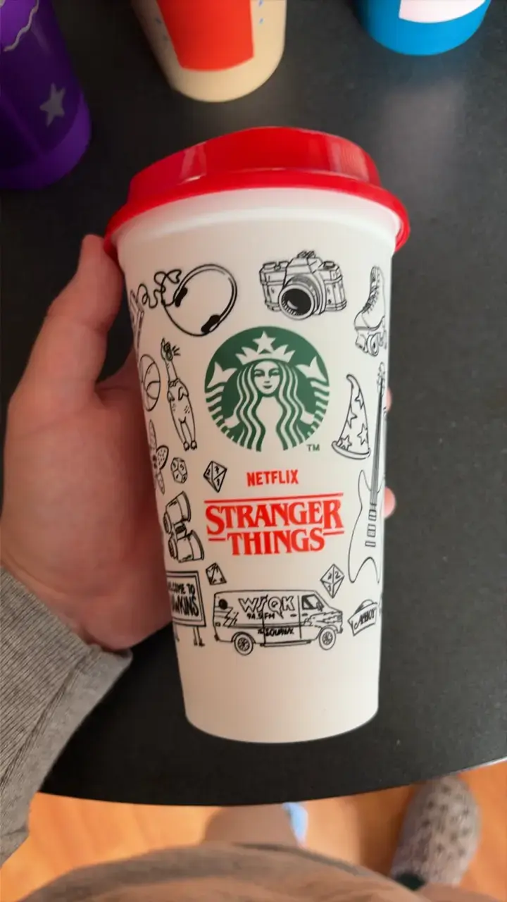Set de vasos temáticos Stranger Things y más - 2