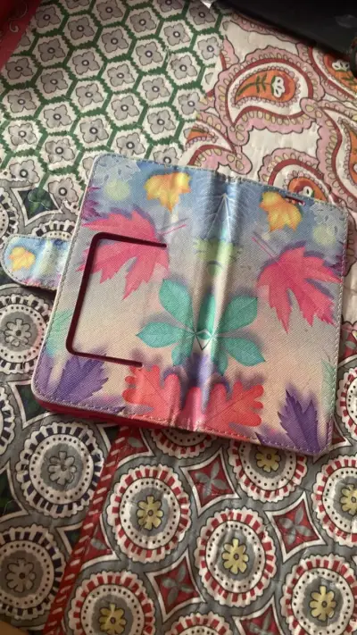 Funda para celular con diseño floral colorido - miniatura 3