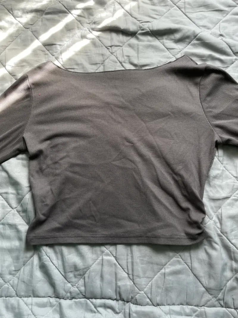 Polera manga larga gris con estrella - 3