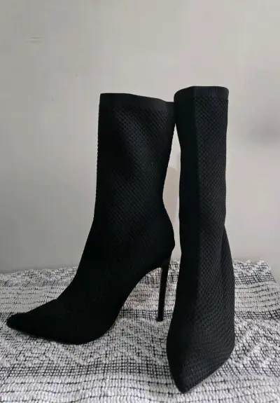 Botines de tacón alto negros elegantes - miniatura 2