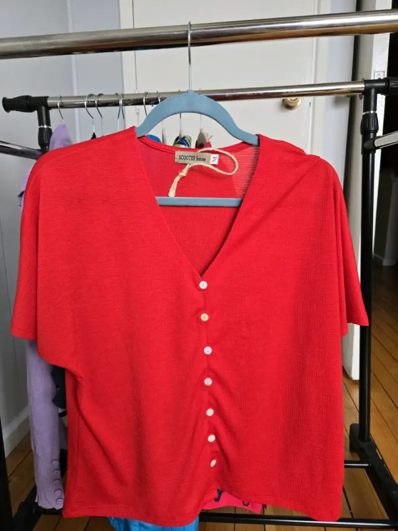 Blusa roja de mujer con botones Scooter Femme - 1