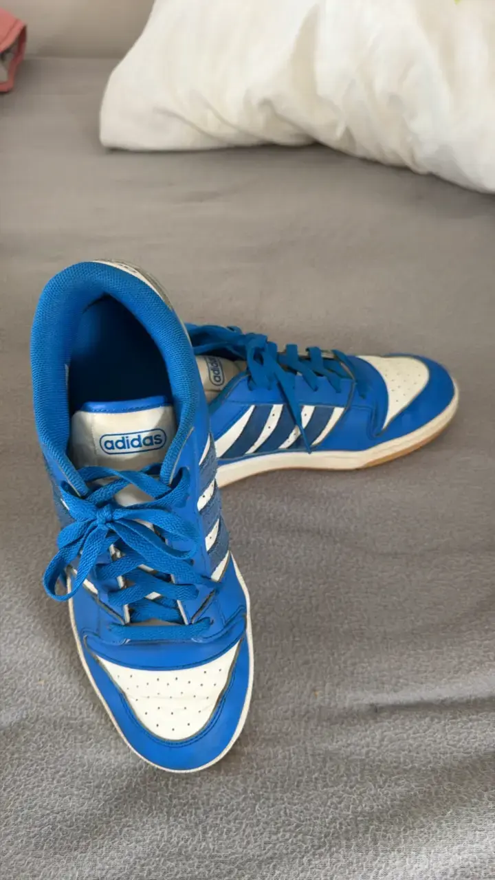 Zapatillas deportivas Adidas azules y blancas 40 - 5
