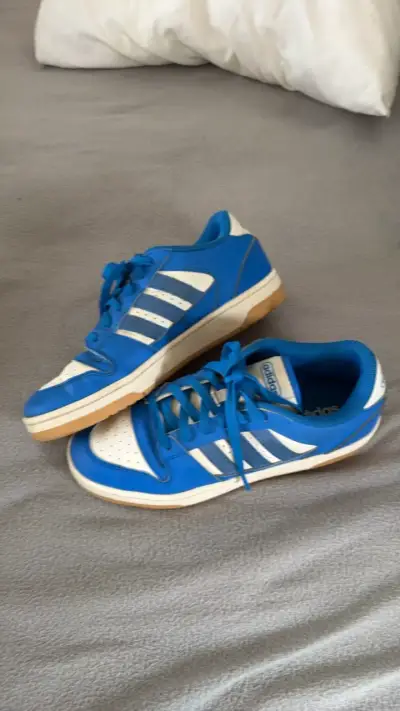 Zapatillas deportivas Adidas azules y blancas 40 - miniatura 6