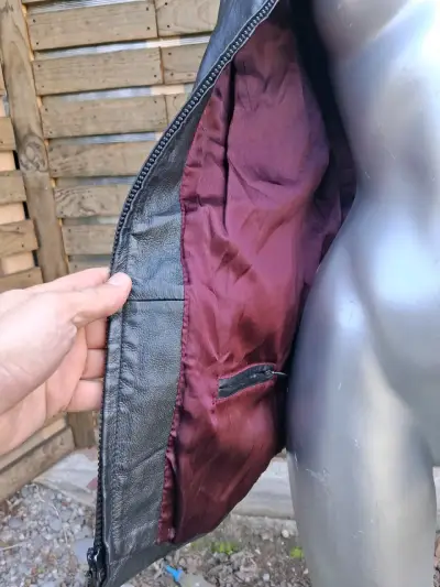 Chaqueta de cuero negra para mujer - miniatura 4