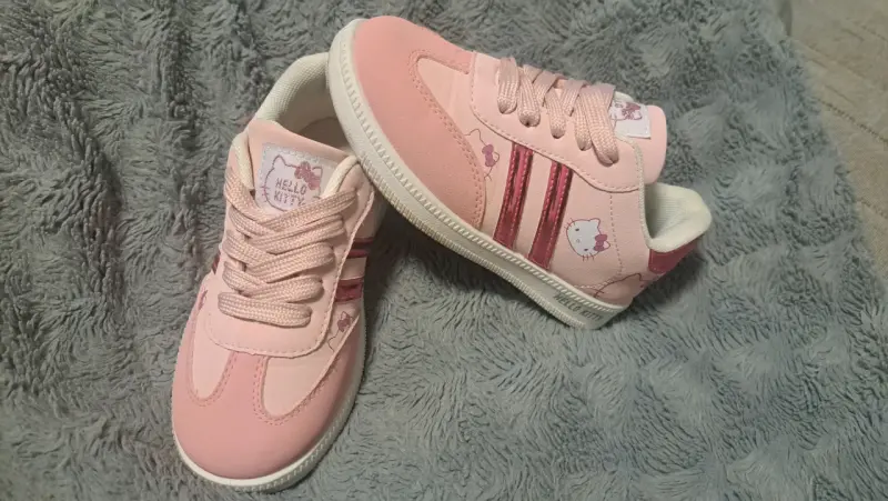 Zapatillas infantiles Hello Kitty rosadas talla 30