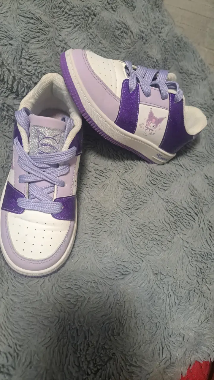 Zapatillas  lilas con diseño kuromi talla 30/31
