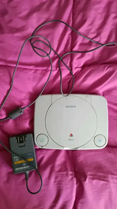 Consola Sony PS One Slim con adaptador - miniatura 1