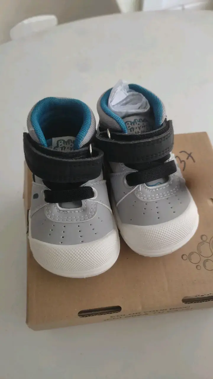 Zapatillas para bebé grises con velcro - 2