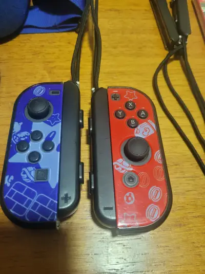 Nintendo Switch con accesorios y juego Super Mario Odyssey - miniatura 4