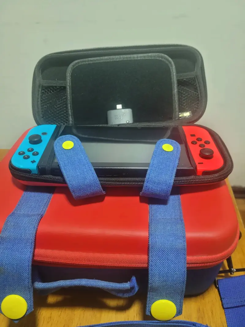 Nintendo Switch con accesorios y juego Super Mario Odyssey - 6