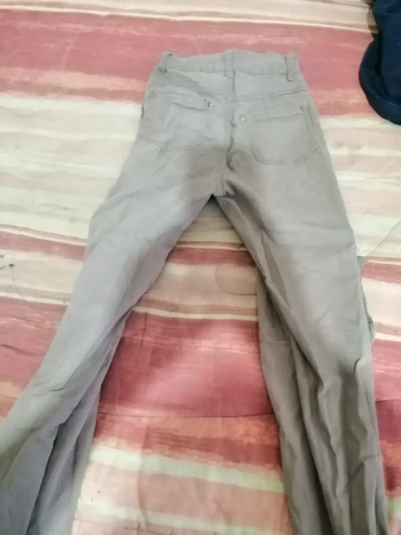 Pantalones cargo marrones con bolsillos - 4