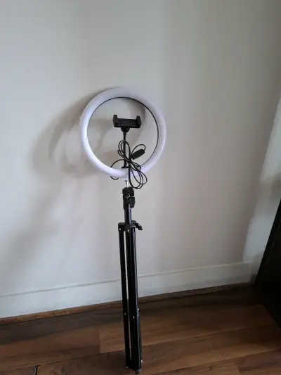 Aro de luz LED con trípode ajustable - miniatura 1