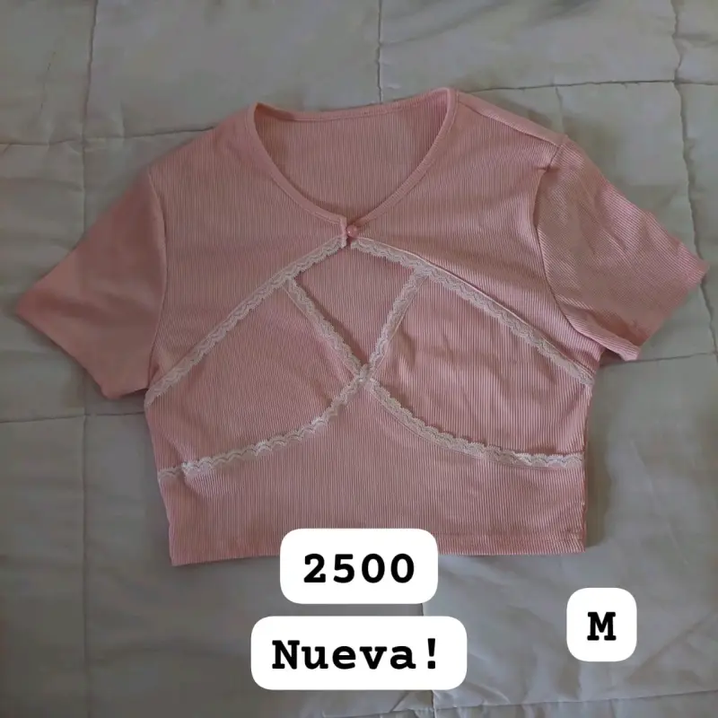 Top corto rosa con encaje nuevo