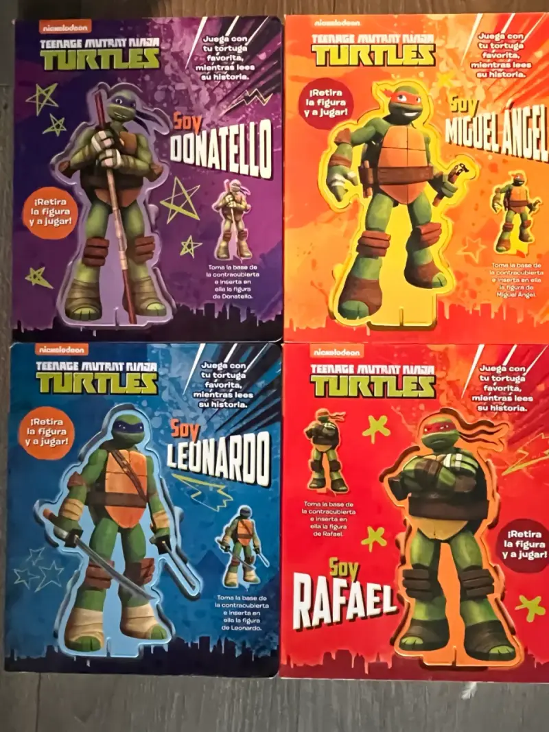 Set de libros y figuras Tortugas Ninja