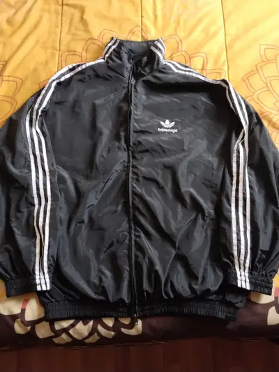 Chaqueta deportiva negra con rayas Balenciaga - miniatura 2