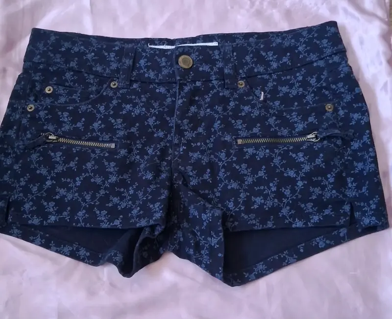 Shorts de mezclilla estampados H&M L.O.G.G. - 1