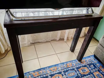Mesa de madera oscura para TV - miniatura 1