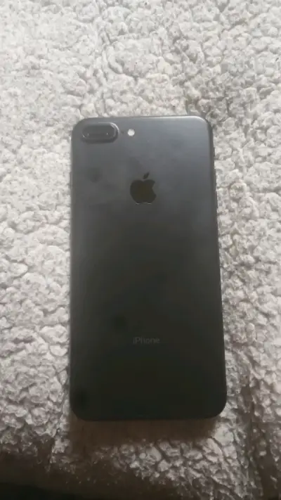 iPhone 7 Plus negro en buen estado - miniatura 1