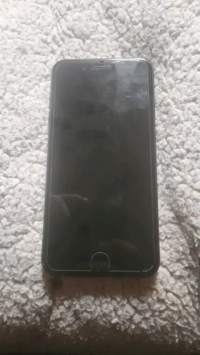 iPhone 7 Plus negro en buen estado - miniatura 2