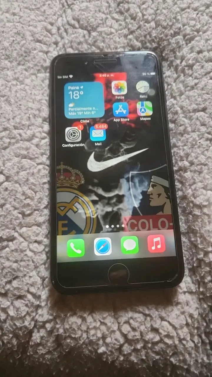 iPhone 7 Plus negro en buen estado - 3