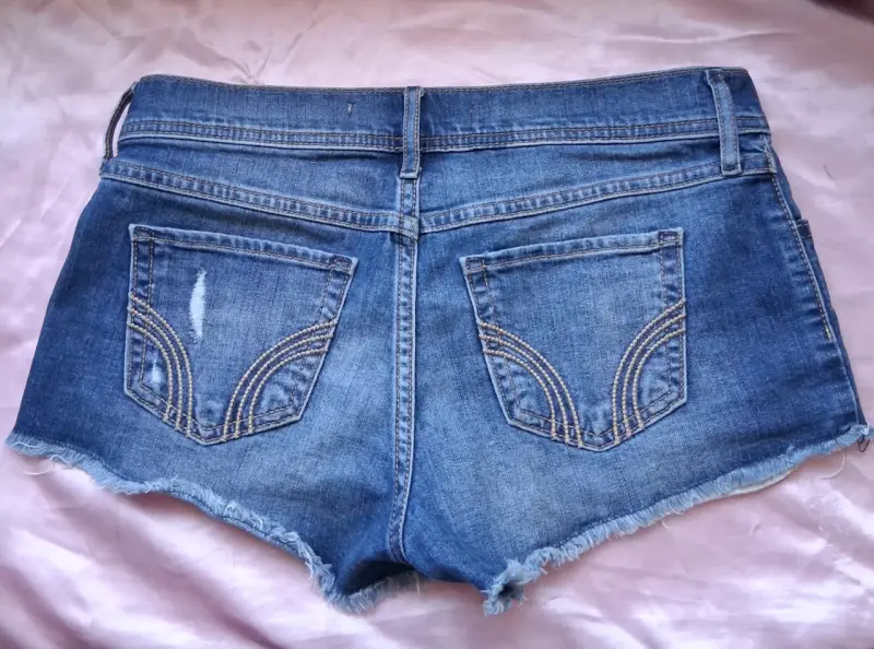 Shorts de mezclilla Hollister con parches - 2