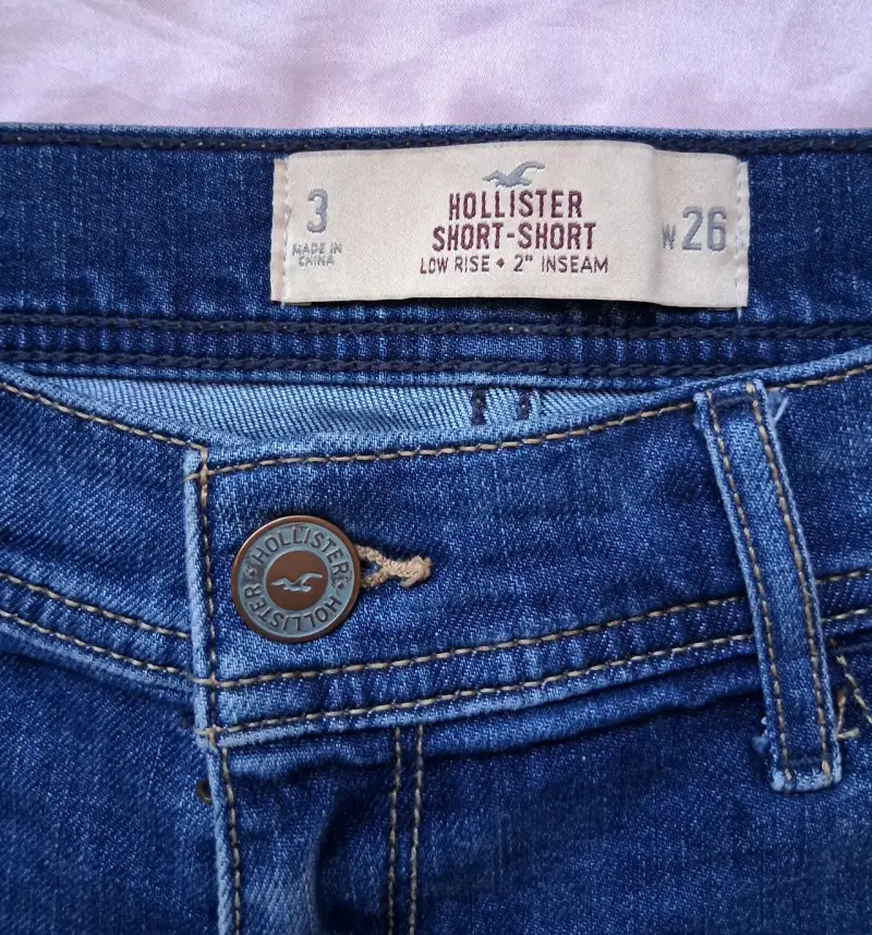 Shorts de mezclilla Hollister con parches - 3