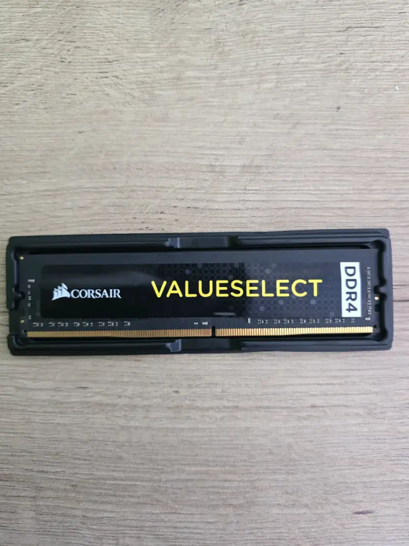 Memoria RAM Corsair DDR4 8GB ValueSelect - 1