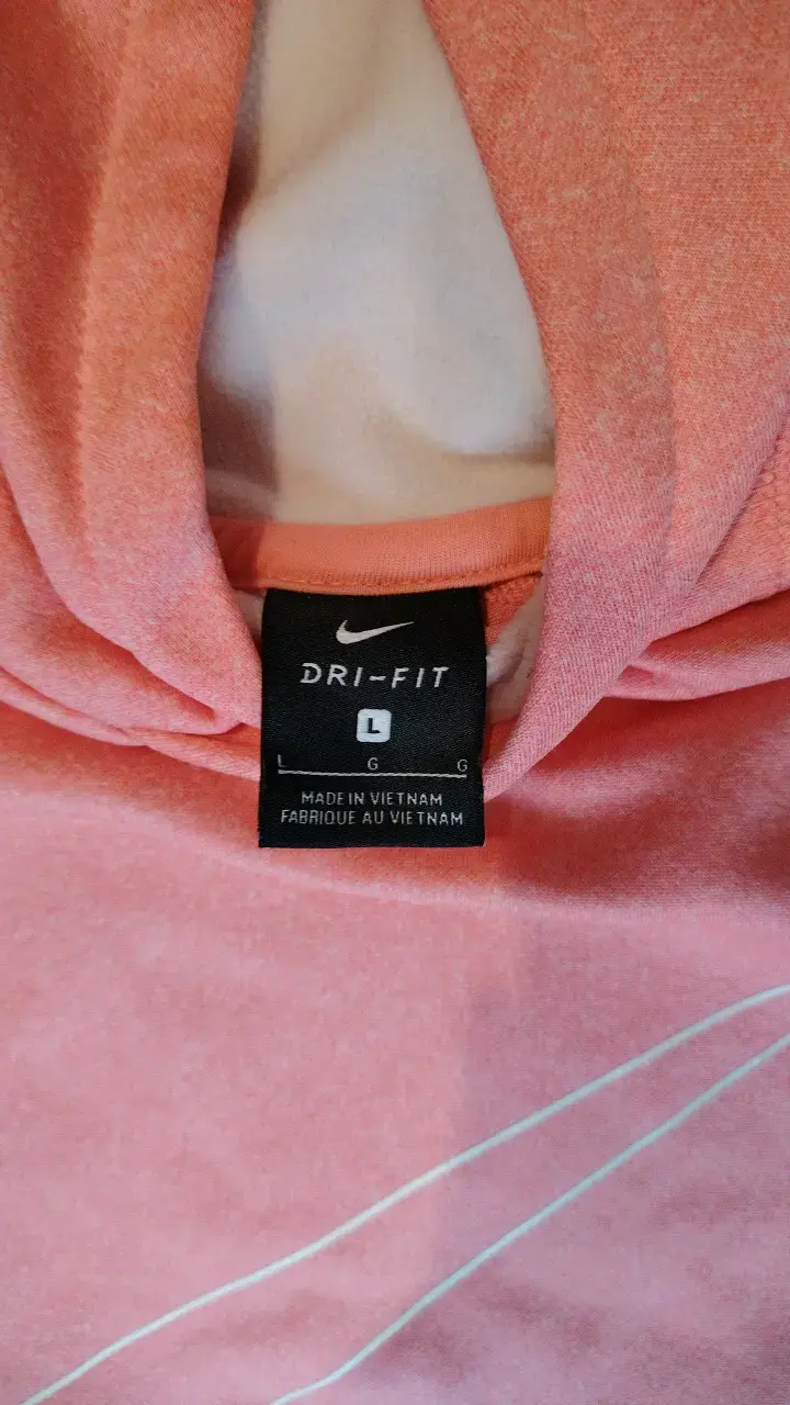 Polerón Nike Dri-Fit rosado con capucha - 1