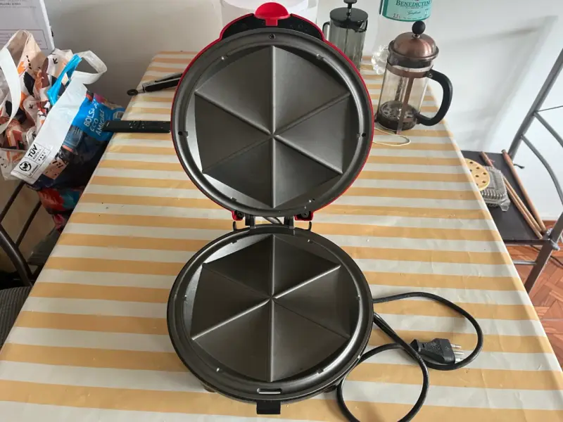 Máquina para Quesadillas Nostalgia Electrics Roja - 2