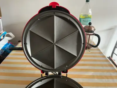 Máquina para Quesadillas Nostalgia Electrics Roja - miniatura 4
