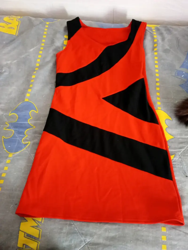 Vestido sin mangas rojo y negro para mujer