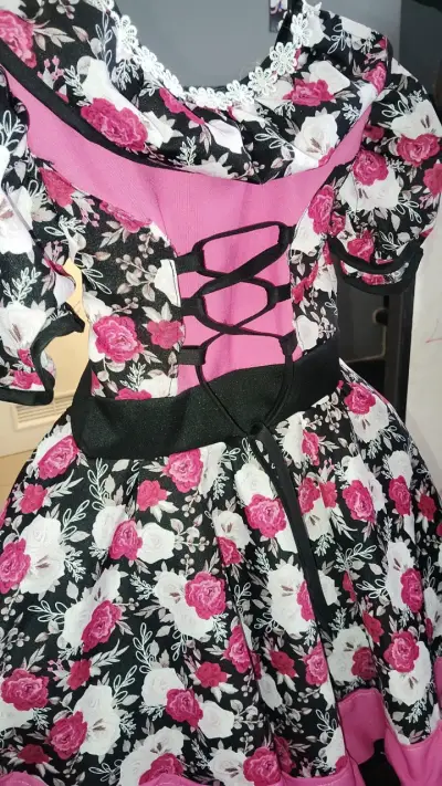 Vestido floral para niña con encaje - miniatura 2