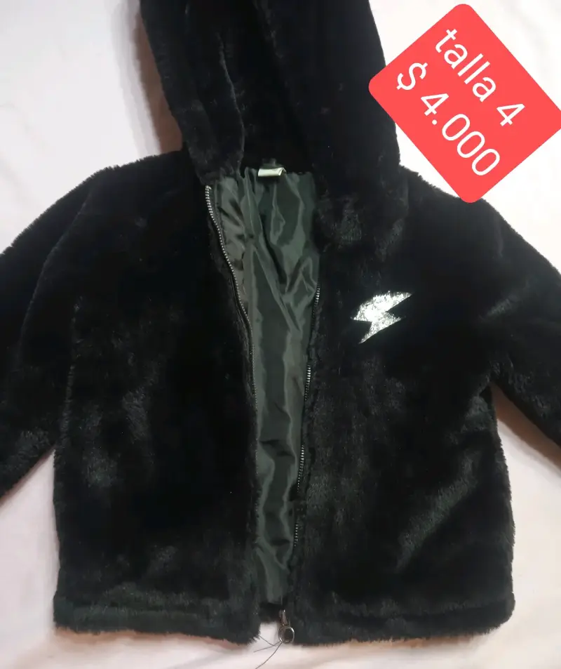Chaqueta de peluche negra para niño talla 4